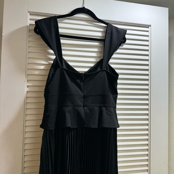 Elegant Black Dress from Black House White Market - Picture 6 of 9
